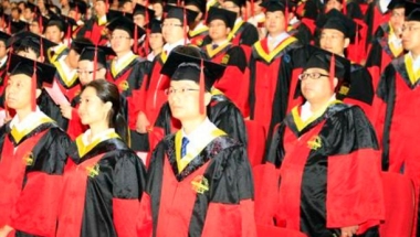 老师变成“香饽饽”？清华超21％进入教育行业，650多名都是博士
