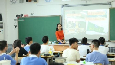 年薪几十万 解决大城市户口 北大清华研究生去中学当老师亏不亏