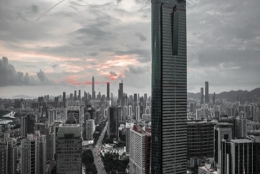 深圳集体户口后，两年后需要把户口迁出