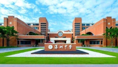 清华女博士到深圳当中学老师：宇宙的尽头真是编制？本人做出回应