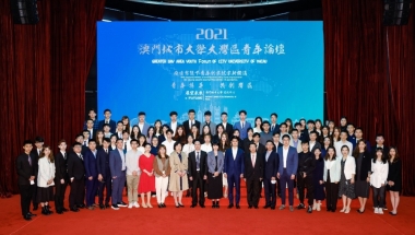 博士生温志渊作为深圳市学联代表参加大湾区青年论坛