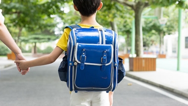 在深圳为了小孩上学，集体户转移挂落他人家庭户