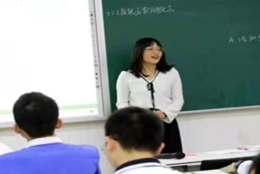 清华博士放弃50万年薪，去深圳当了中学老师：不觉得大材小用