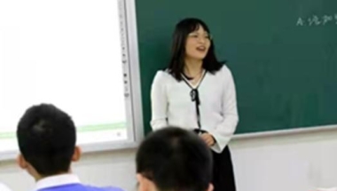 清华博士放弃50万年薪，去深圳当了中学老师：不觉得大材小用