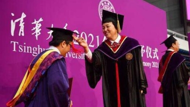 清华博士放弃大厂、研究所offer，去深圳中学当老师，原因很现实