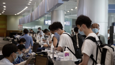 我为群众办实事 ｜ 深圳口岸服务留学生通关“刚需”